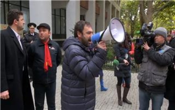 Воронин, Ткачук  и активисты Лиги русской молодежи протестуют против саммита в Вильнюсе