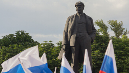 Гибридная депортация. Жителей оккупированного Донбасса выдавливают в Россию