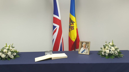 В посольстве Великобритании в Молдове открыта книга соболезнований