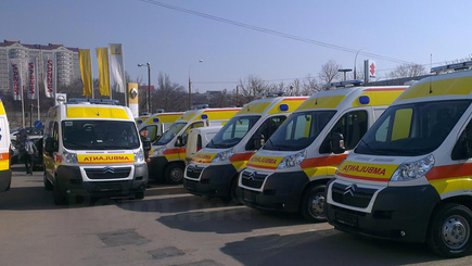 В Кишинев завезли 15 новых машин скорой помощи