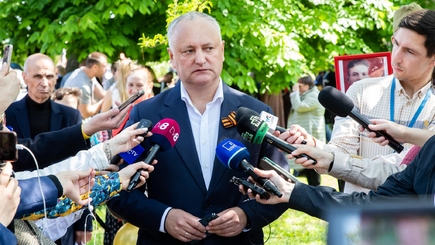 Экономный Додон отказался платить за георгиевскую ленточку