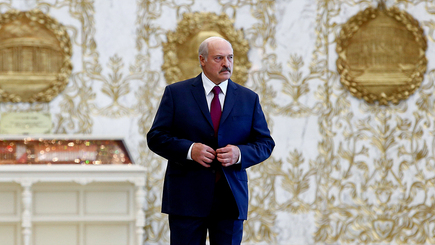 Лукашенко отказался переводить Беларусь на российский рубль