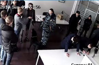 В мире абсурда. О причинах задержания в России