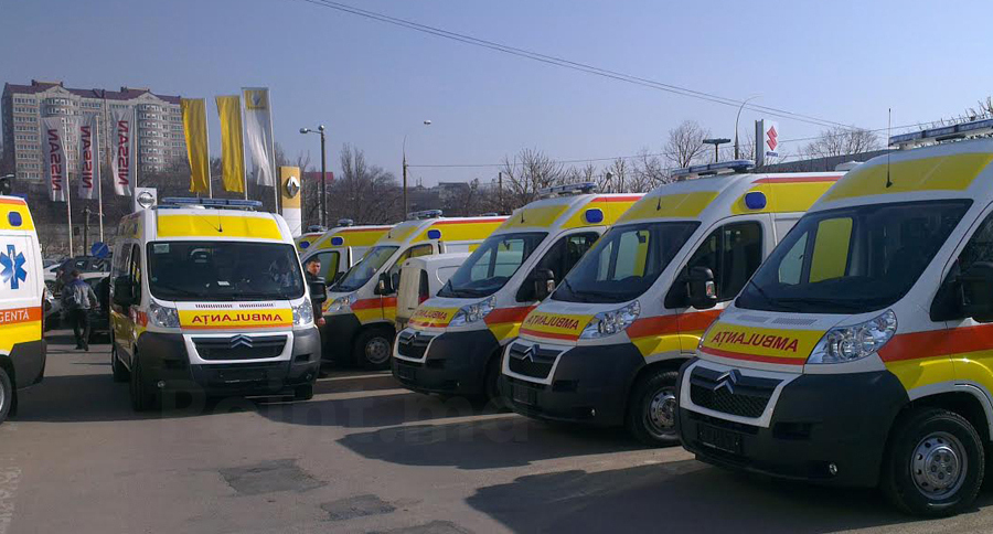 В Кишинев завезли 15 новых машин скорой помощи