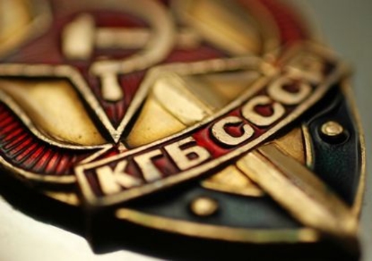 В Советское время в КГБ был департамент, который занимался вербовкой журналистов и внедрением агентов в иностранные СМИ