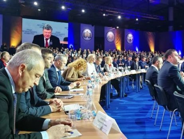 Порошенко: Я подчеркиваю, что период затягивания поясов завершается