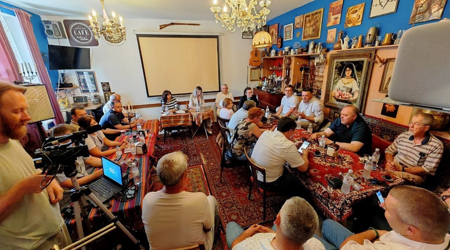 Собрались пророссийские политики, пропагандисты, журналисты…