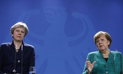 Мэй и Меркель договорились противостоять усилению агрессии РФ