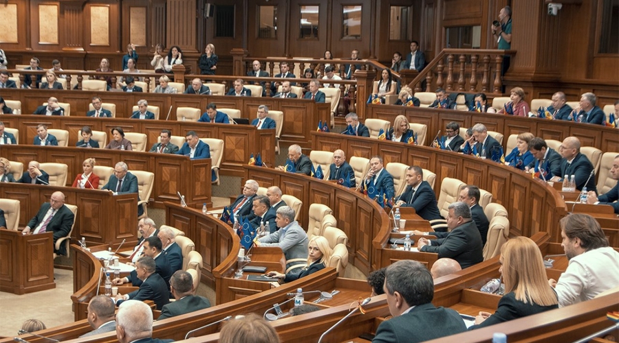 Фракцию Демократической партии покинули сразу четыре депутата