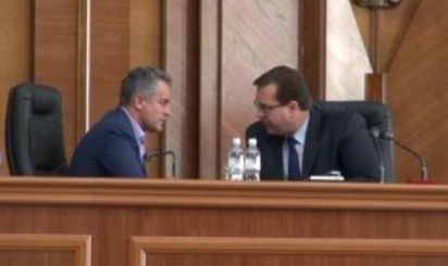 Проект по вынесению вотума недоверия Владу Плахотнюку включен в повестку дня заседания парламента
