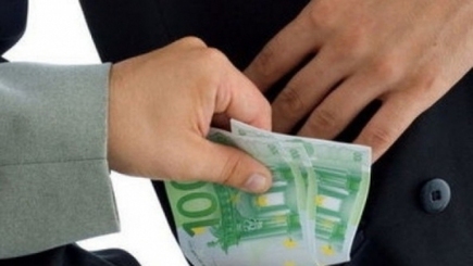 Врач из Флорешт обвиняется в коррупции