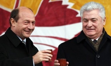 Бэсеску пригрозил возвращением к власти в РМ коммунистов