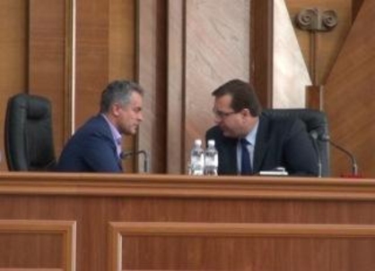 Проект по вынесению вотума недоверия Владу Плахотнюку включен в повестку дня заседания парламента
