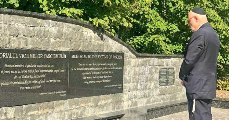 Посол Израиля Джоэль Лион почтил память жертв кишиневского погрома 1903 года и жертв фашизма.