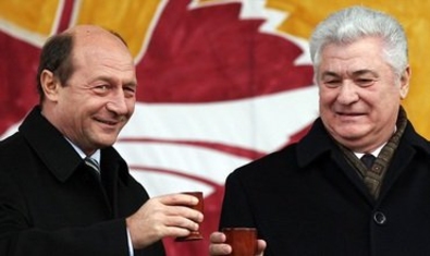 Бэсеску пригрозил возвращением к власти в РМ коммунистов