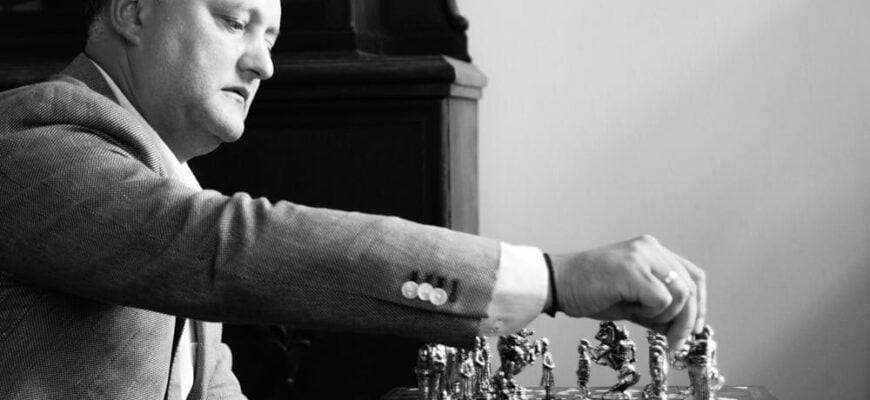 «Если бы он не был во главе партии, у нас было бы больше депутатов». Но уже поздно.