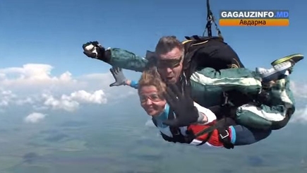 Ирина Влах прыгнула с парашютом