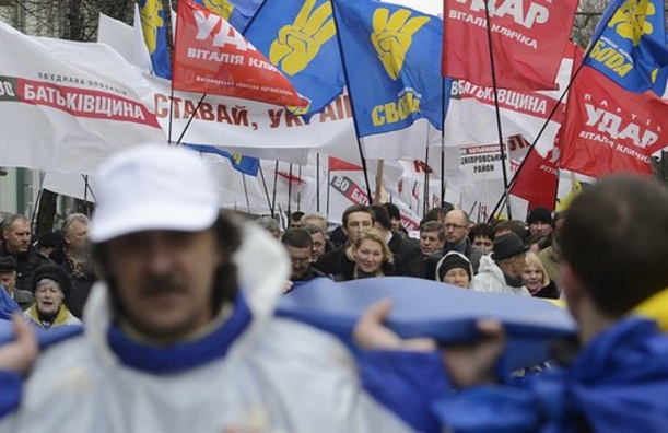 Акция оппозиции в Киеве: на митинг пришли от 3 до 20 тысяч человек