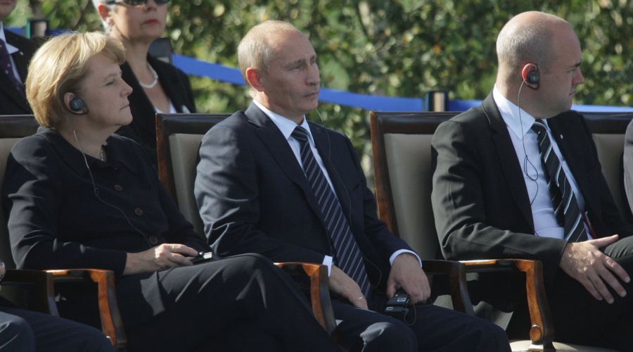 Польша назвала неуместным присутствие Путина на годовщине Второй мировой