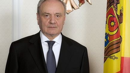 Не временно исполняющий