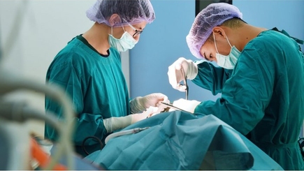 Зарплату персонала медико-санитарных учреждений повысят с 1 октября