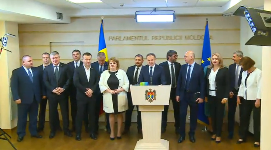 Демократы выдвигают вотум недоверия правительству Санду